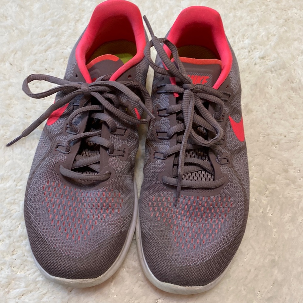 9.5 Nike Free RN